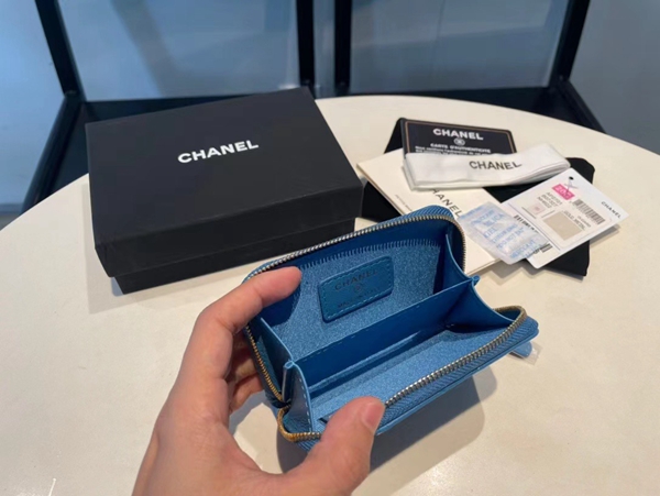 シャネル財布着用イメージ